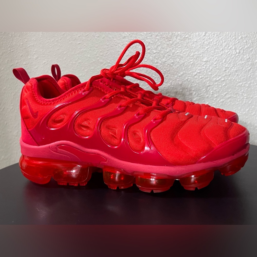 ✨Like New Nike Men's Red Air VaporMax Plus Shoes Athletic Triple Red Sneakers - Picture 4 of 16